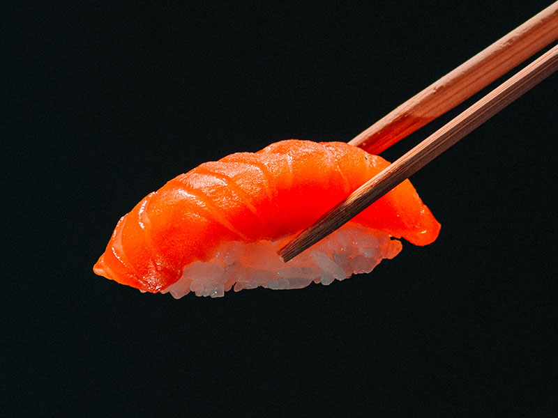 Cómo comer con palillos sushi